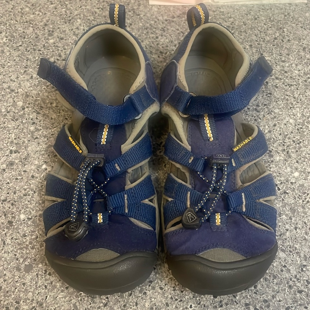 Keen water shoes size 3